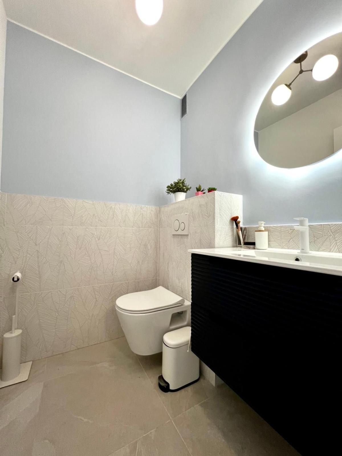 Seafront One Bedroom Apartment With A Terrasse Swimming Pool And A Parking Antibes Exterior foto